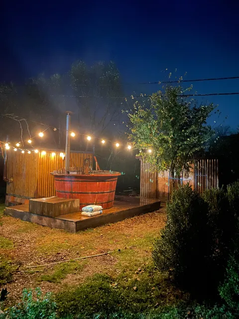 Cazare Cabana cu Ciubar - Cabana Rosie