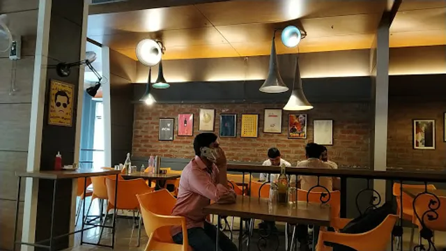 Mumbai Masala, Jabalpur Railway Station