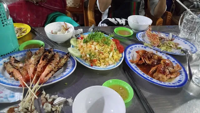 Quán Hải Sản Cô Liền