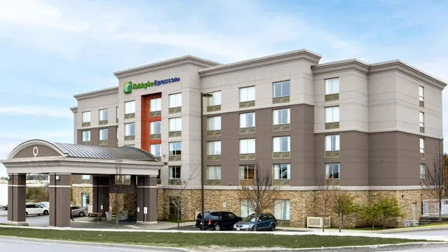 Holiday Inn Express & Suites Kingston Central by IHG