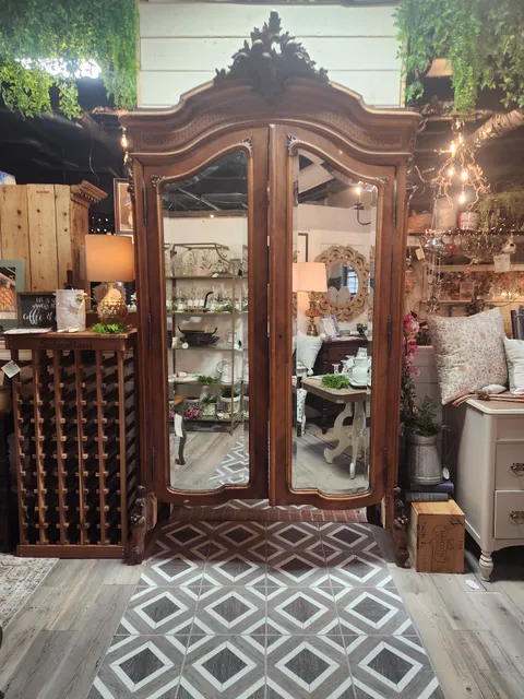 Shiplap & Chandeliers