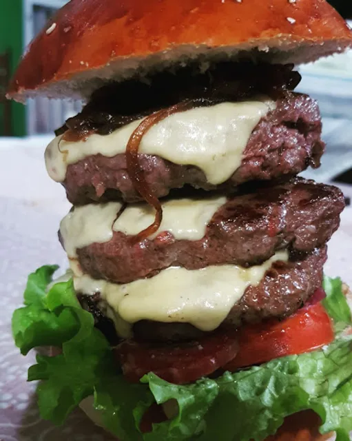 Lanches e porçoes 2 Irmãos