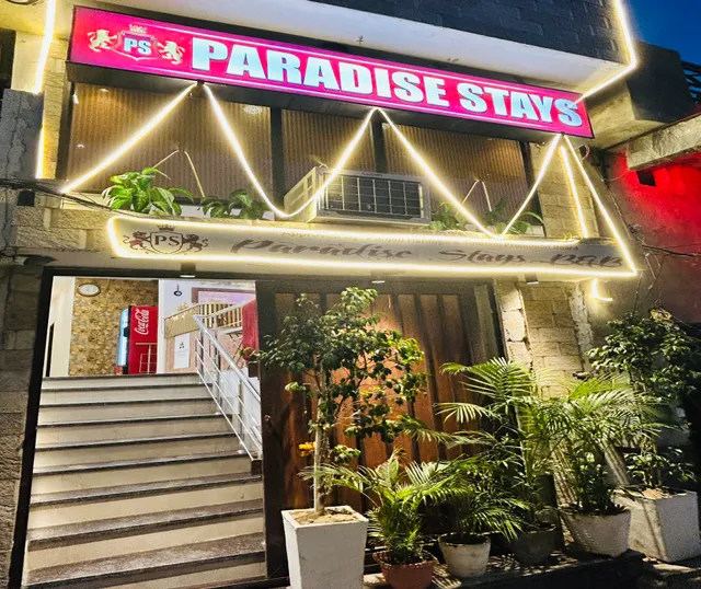 Hotel Paradise Stays