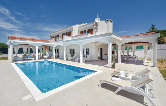 Villa Olivia - Peaceful Family Paradise Near Beach