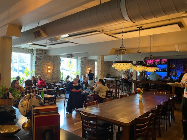 Earnest Bar & Hideaway