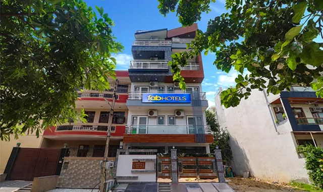 Super Collection O Corporate Suite Near Omaxe Celebration Mall