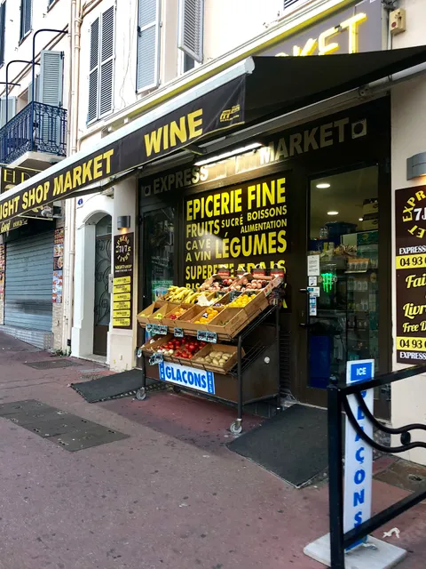 Express market grocery delivery boat super market night shop