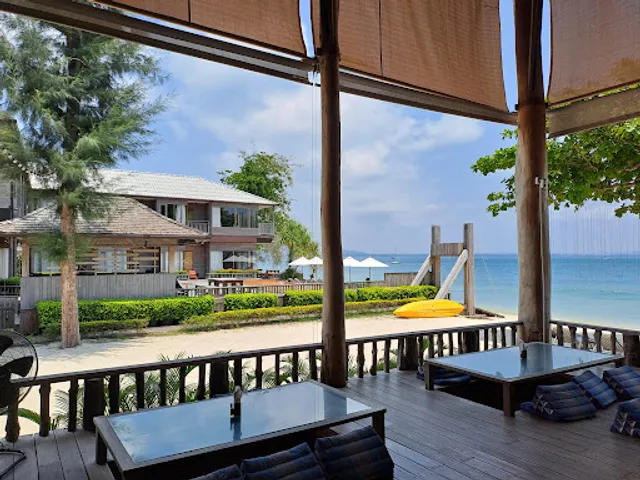 Baan Ploy Samed Restaurant ร้านอาหารบ้านพลอยเสม็ด