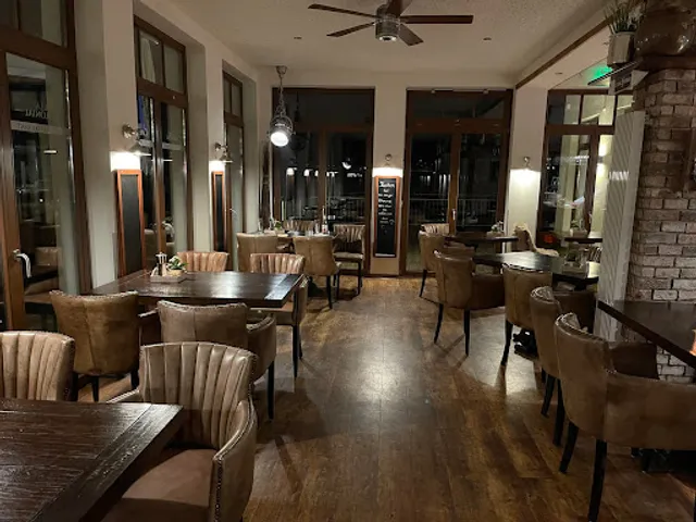 Villa C (Colonial) am See