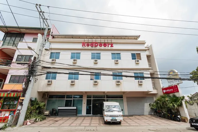 RedDoorz @ Bonifacio St Cebu