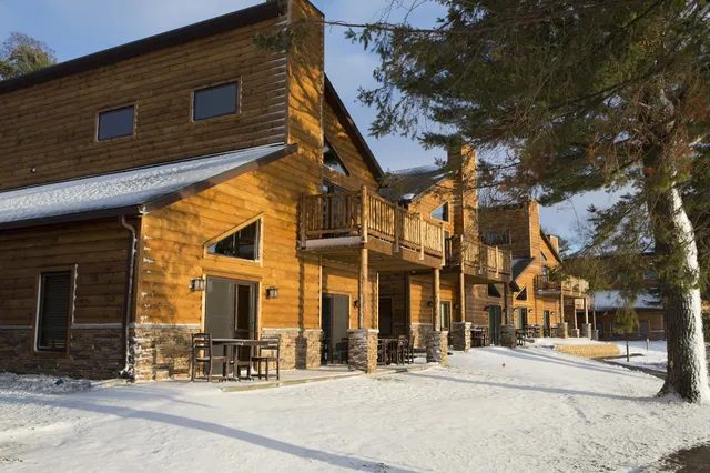 Lake Delton Waterfront Villas