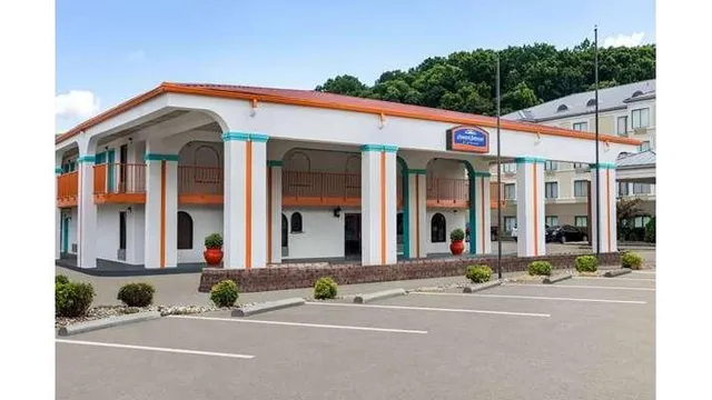 Howard Johnson by Wyndham Chattanooga Lookout Mountain I-24