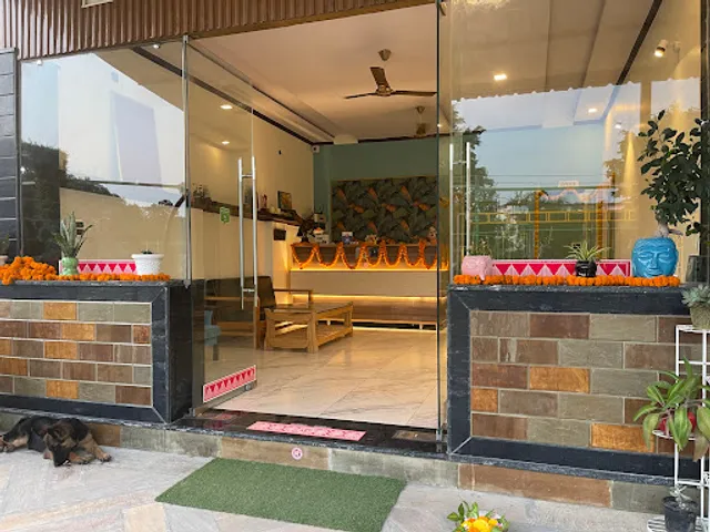 Karans Corbett Motel and Restaurant