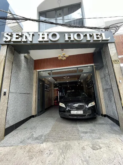 Sen Hồ Hotel