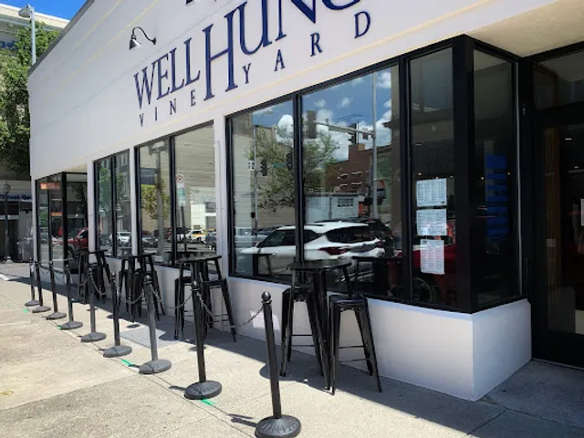 Well Hung Vineyard - Restaurant