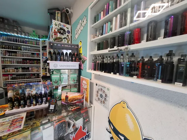 Le VapeShop Grenoble 7j/7 - Cigarettes électroniques & e-liquides, CBD, accessoires etc.