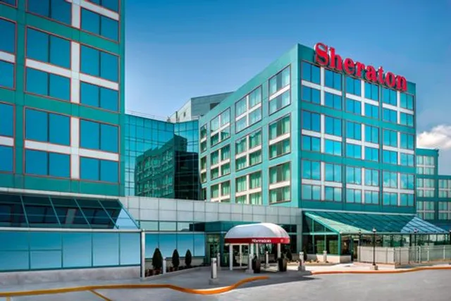 Sheraton Gateway Hotel in Toronto International Airport