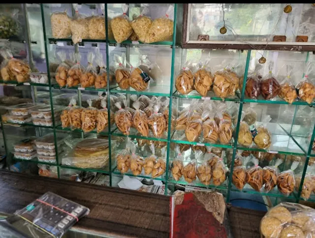 Alpahaar - Hazratganj