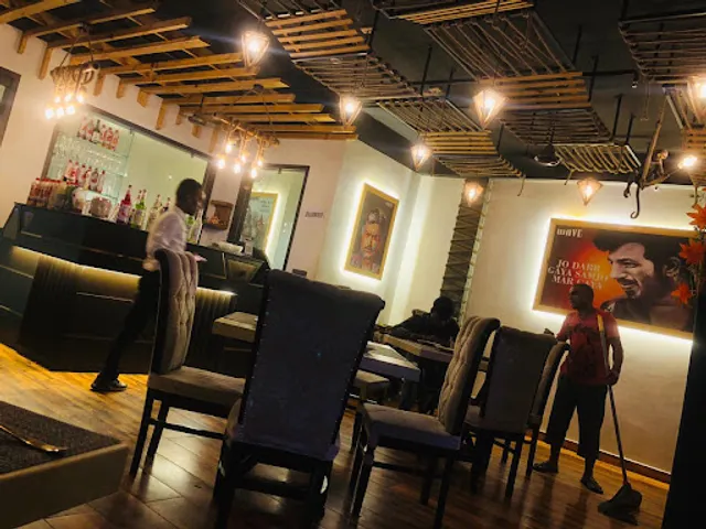 WAVE- The Food Plaza HOTEL & Restaurant