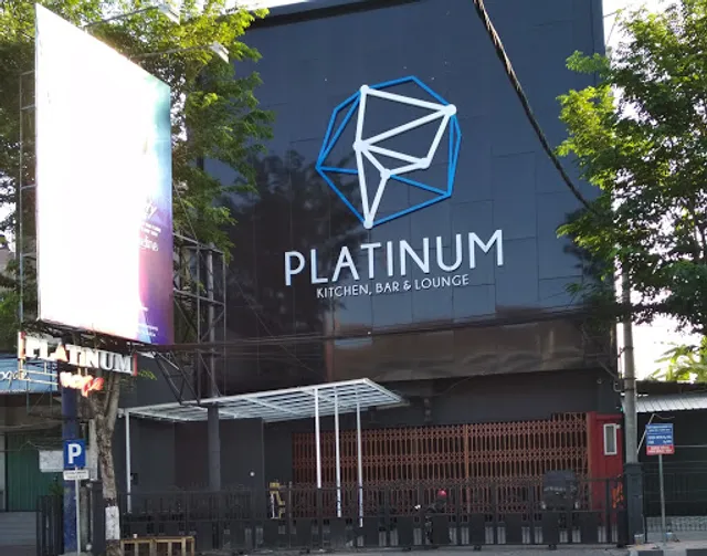 Platinum Kitchen, Bar & Lounge