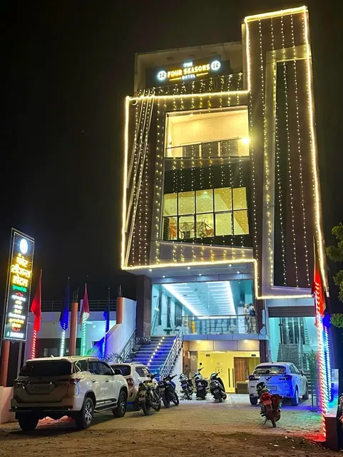 The Four Seasons Hotel /best banquet hall/best hotel in sultanpur