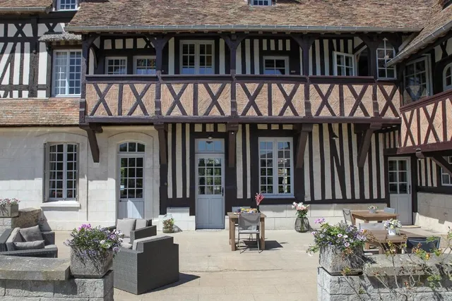 Le Manoir Des Chevaux Dorés