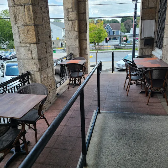 Twelves Grill & Cafe