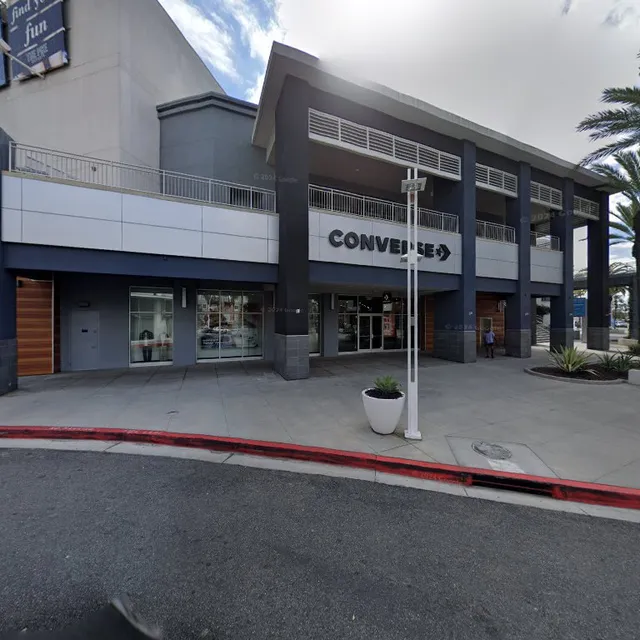 LA Kings Holiday Ice Pike Outlets