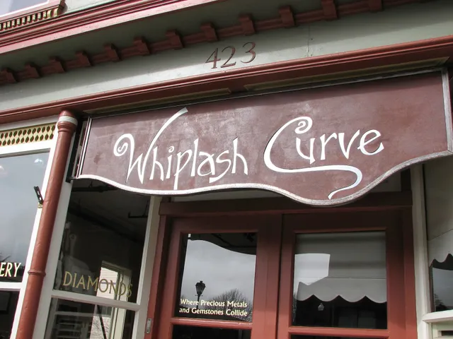 Whiplash Curve