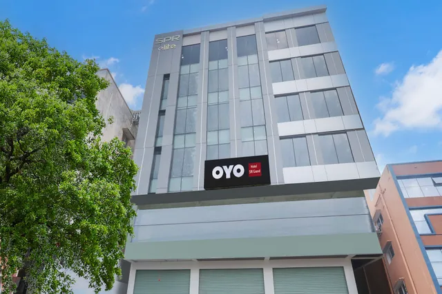 OYO Sri MNR Grand Luxury Rooms