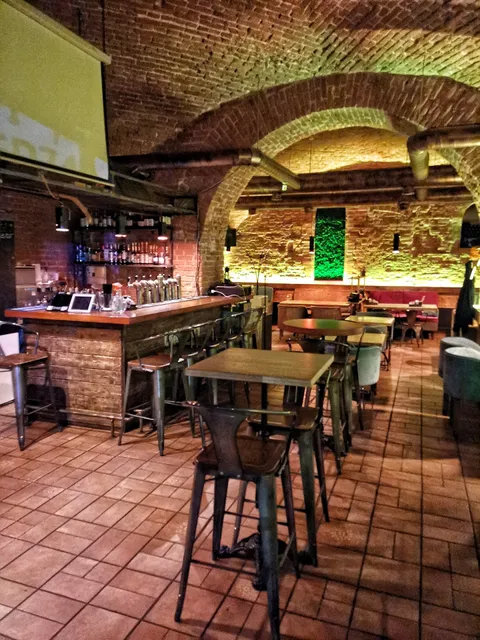 Levin's Bar CORNER 74