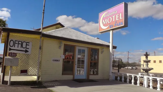 Arizona Moon Motel and RV Parking
