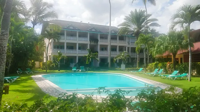 La Dolce Vita #12 Beachfront Hotels