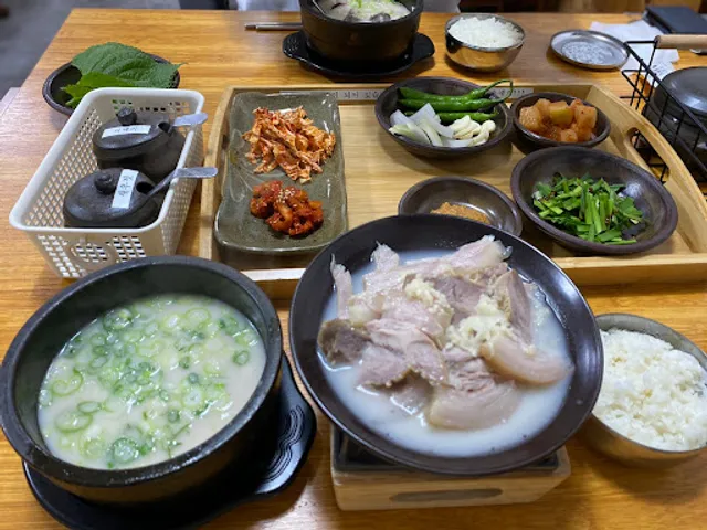 장수가마솥국밥 돼지국밥