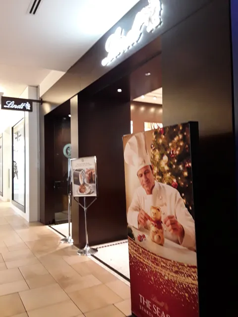 Lindt Chocolate Shop - Bayview Village