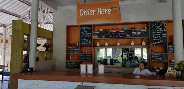 Selini Cafe & Bakery