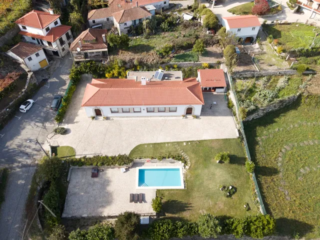 Burra Velha by Villa Seara