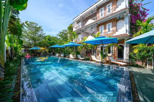 Blooms Boutique Village