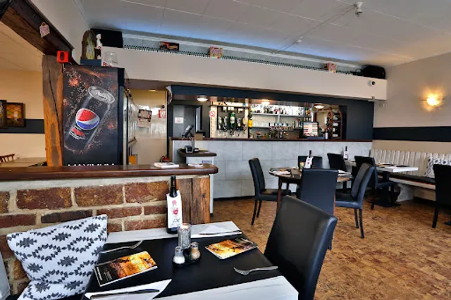 Le Central "CheZ Phil"