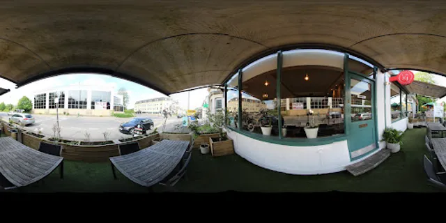 Italian Pizzeria Café 84