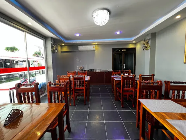 Heaven House Hotel,Restro &Bar