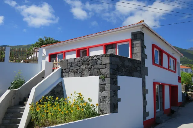 Lost in Pico - Friend's House & Slow Travel