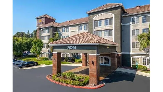 La Quinta Inn & Suites by Wyndham Santa Clarita - Valencia