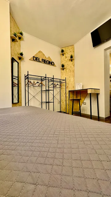 Del Regno Holiday House