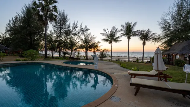 Good Days Lanta Beach Resort