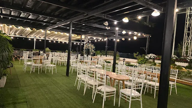 Dalat Golf Cafe - Cafe ngắm view toàn cảnh thành phố Đà Lạt