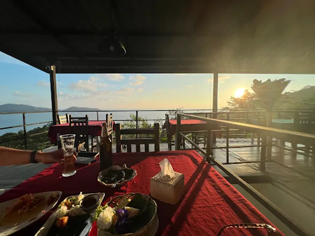 Pha Chom Tawan Restaurant