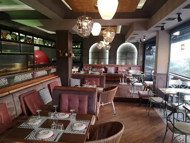 Tom's Bar & Sherlock Italian Restaurant