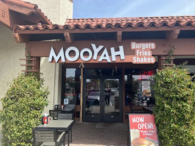 MOOYAH Burgers, Fries & Shakes