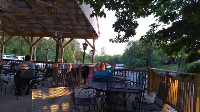 Riverview Bar & Restaurant